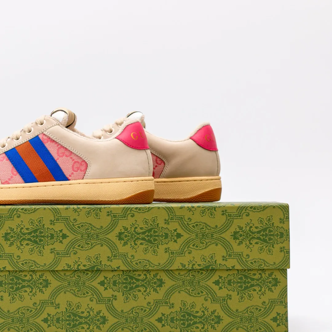 Factory price 580 [Higher version] GUCCI casual sports distressed small dirty shoes, polished cowhide fabric, hand-made distressed effect!  Original terry cloth, delicate, soft, comfortable and breathable. Privately molded steel-stamped two-color original TPU outsole (lower layer is wider, upper layer is narrower) to differentiate the wrong version of the outsole in the market. Fabric, material, outsole, detail comparison SIZE: 34-41, 38-45 regular size (women's 34, 41, men's 38, 45 customized, non-returnable and non-exchangeable) (women's colors and men's models need to be customized)